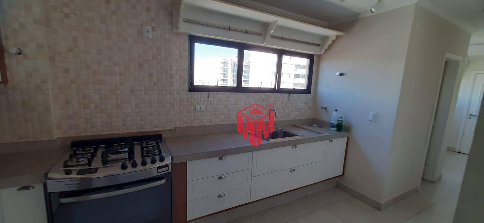 Apartamento à venda com 3 quartos, 227m² - Foto 11