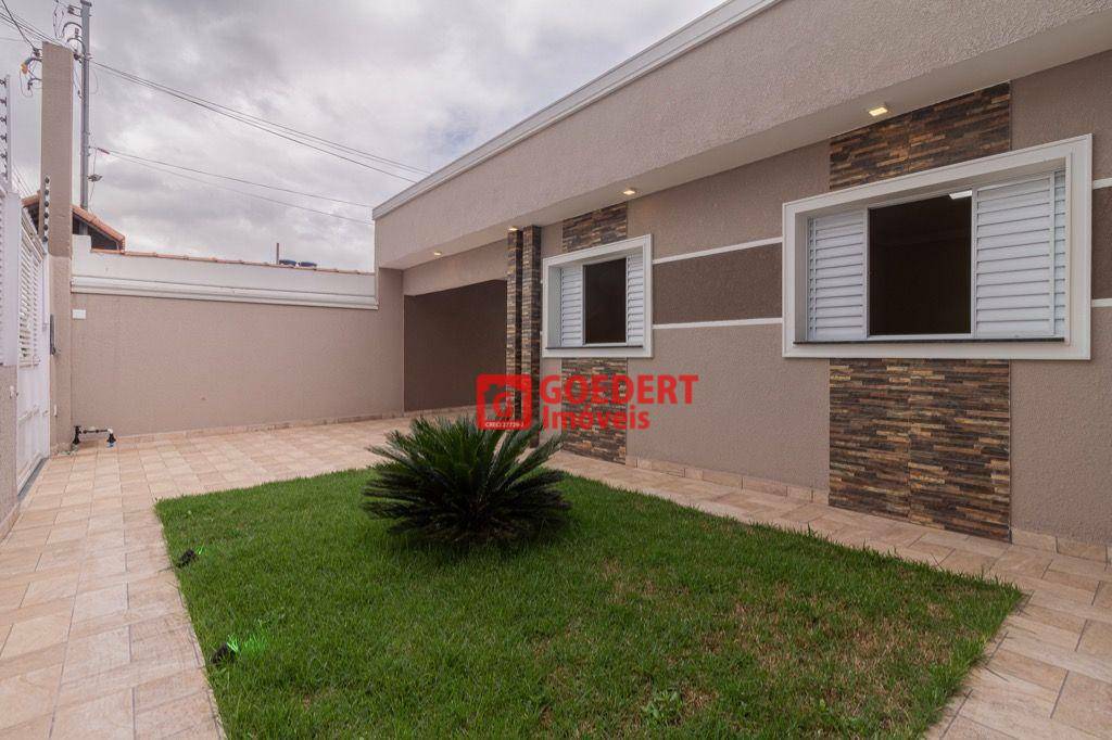 Casa à venda com 3 quartos, 109m² - Foto 1