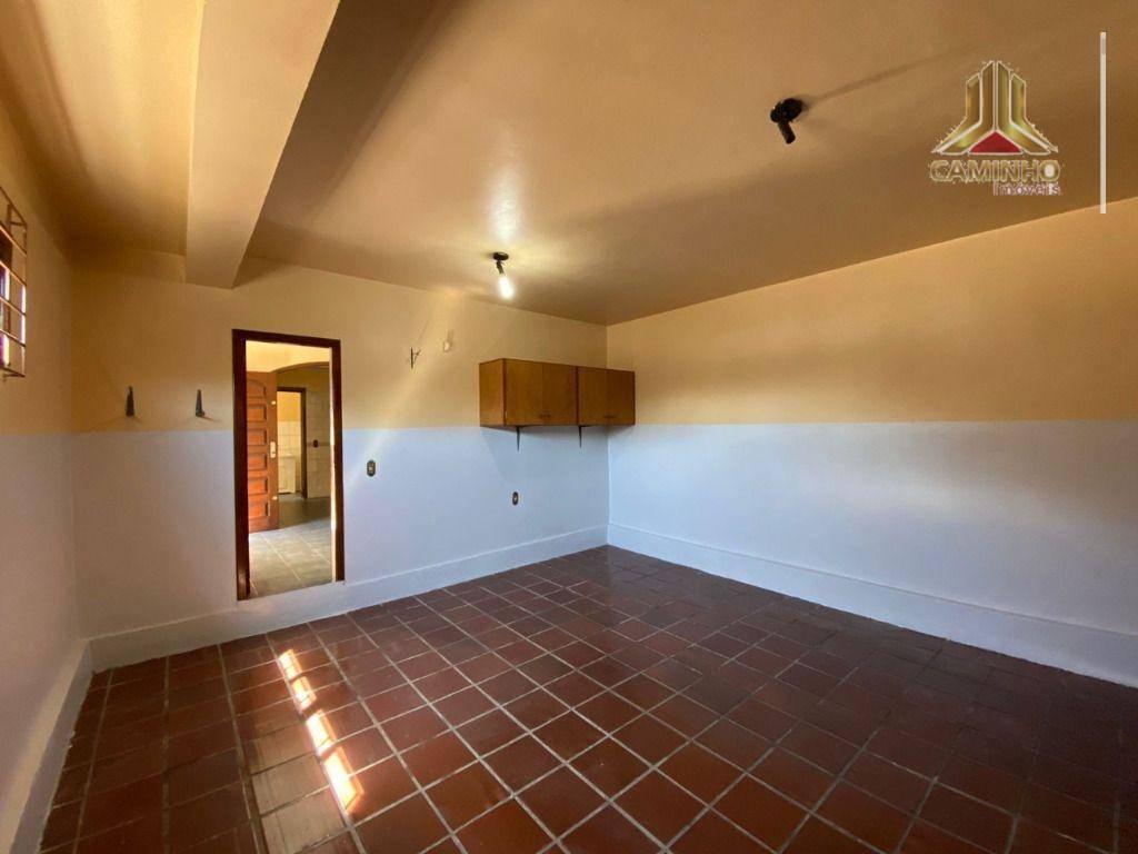 Casa à venda com 5 quartos, 300m² - Foto 2