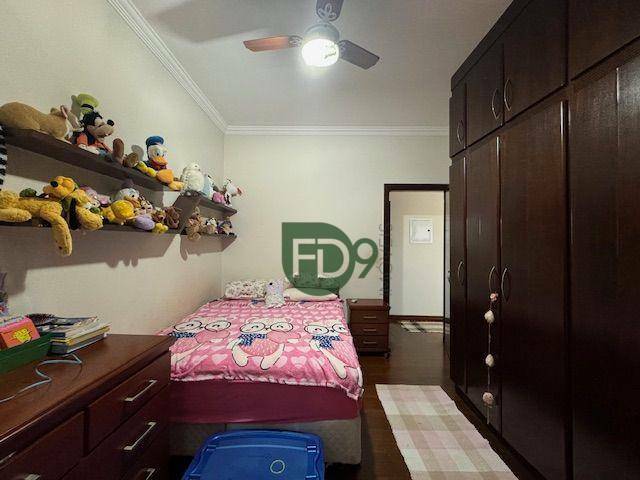 Casa à venda com 5 quartos, 340m² - Foto 15