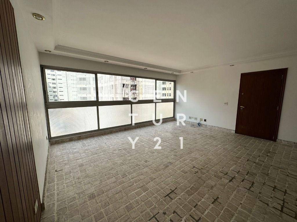 Apartamento à venda com 3 quartos, 122m² - Foto 8