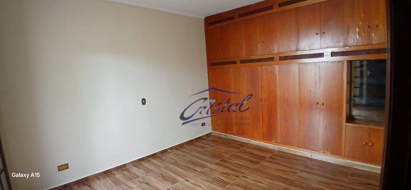 Casa para alugar com 4 quartos, 250m² - Foto 23