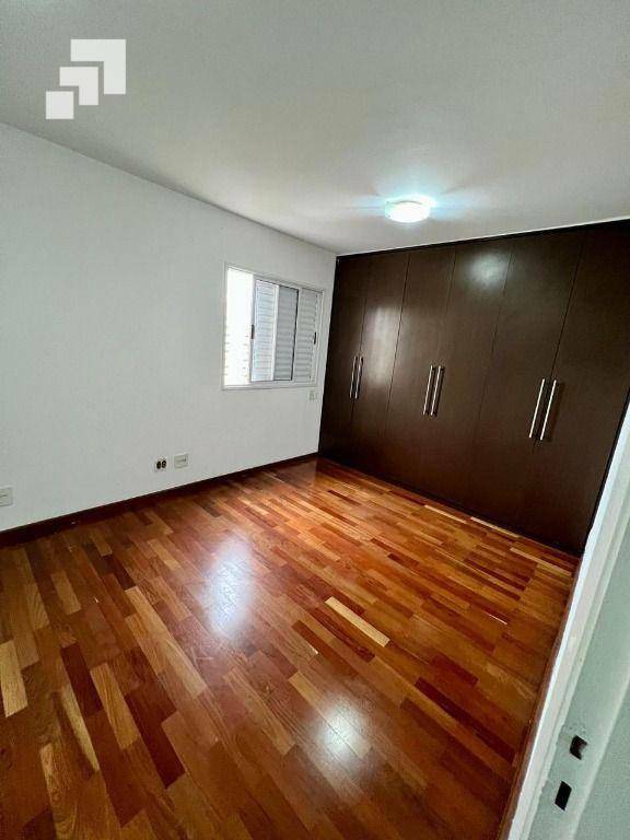 Apartamento para alugar com 4 quartos, 140m² - Foto 13