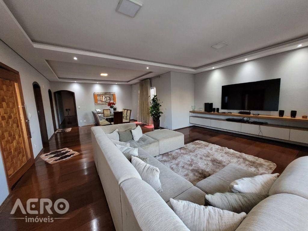 Casa à venda com 3 quartos, 263m² - Foto 2