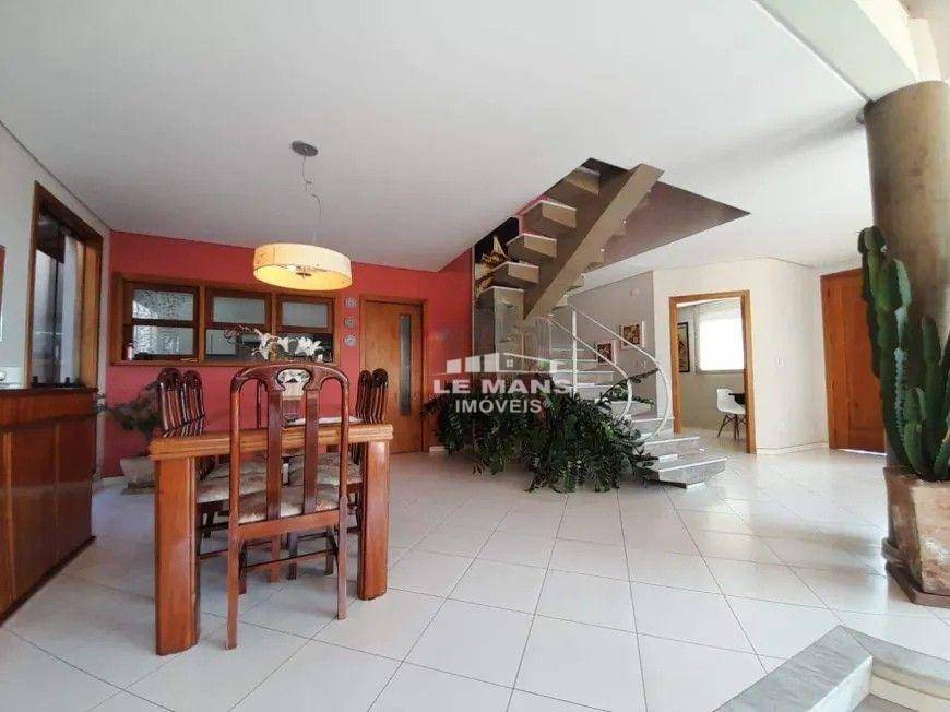 Casa, 3 quartos, 243 m² - Foto 3