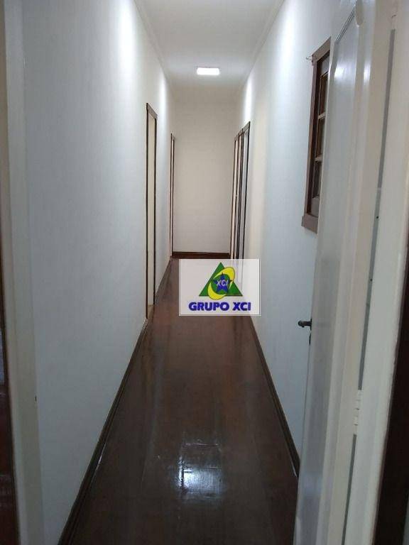 Casa à venda com 3 quartos, 219m² - Foto 11