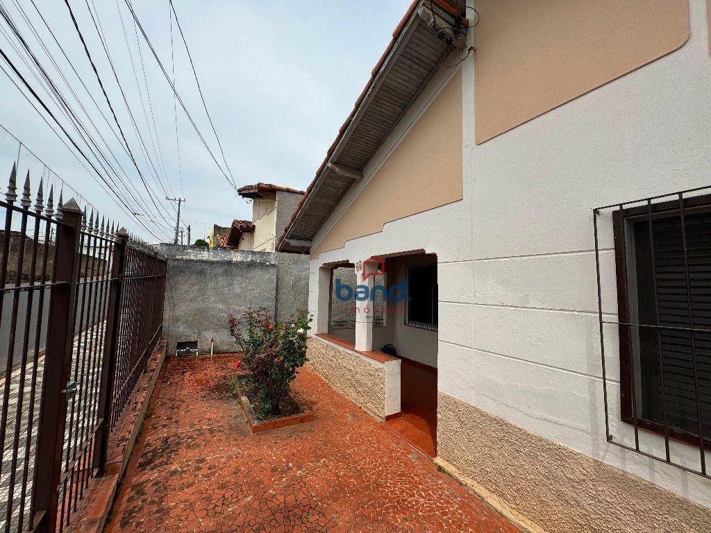 Casa à venda com 3 quartos, 142m² - Foto 1