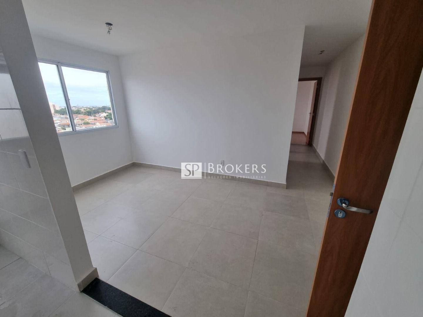 Apartamento à venda com 2 quartos, 42m² - Foto 2