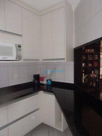 Apartamento à venda com 2 quartos, 70m² - Foto 4