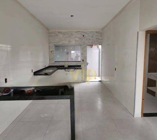 Casa à venda com 3 quartos, 120m² - Foto 2