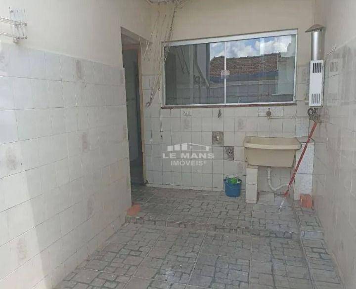 Casa para alugar com 3 quartos, 150m² - Foto 4