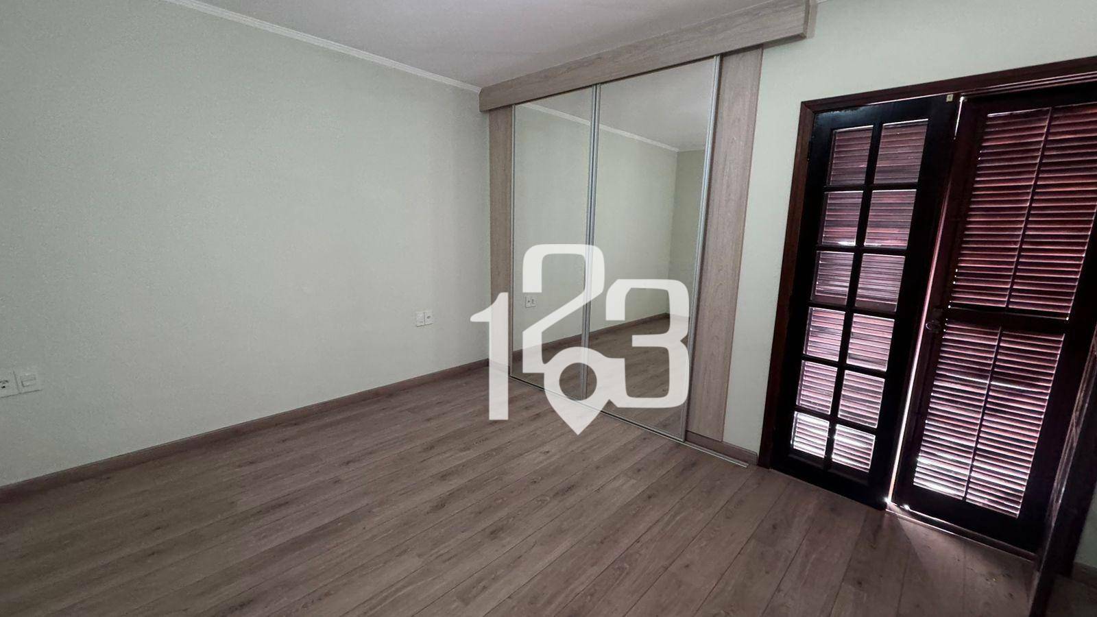 Casa à venda com 3 quartos, 300M2 - Foto 9