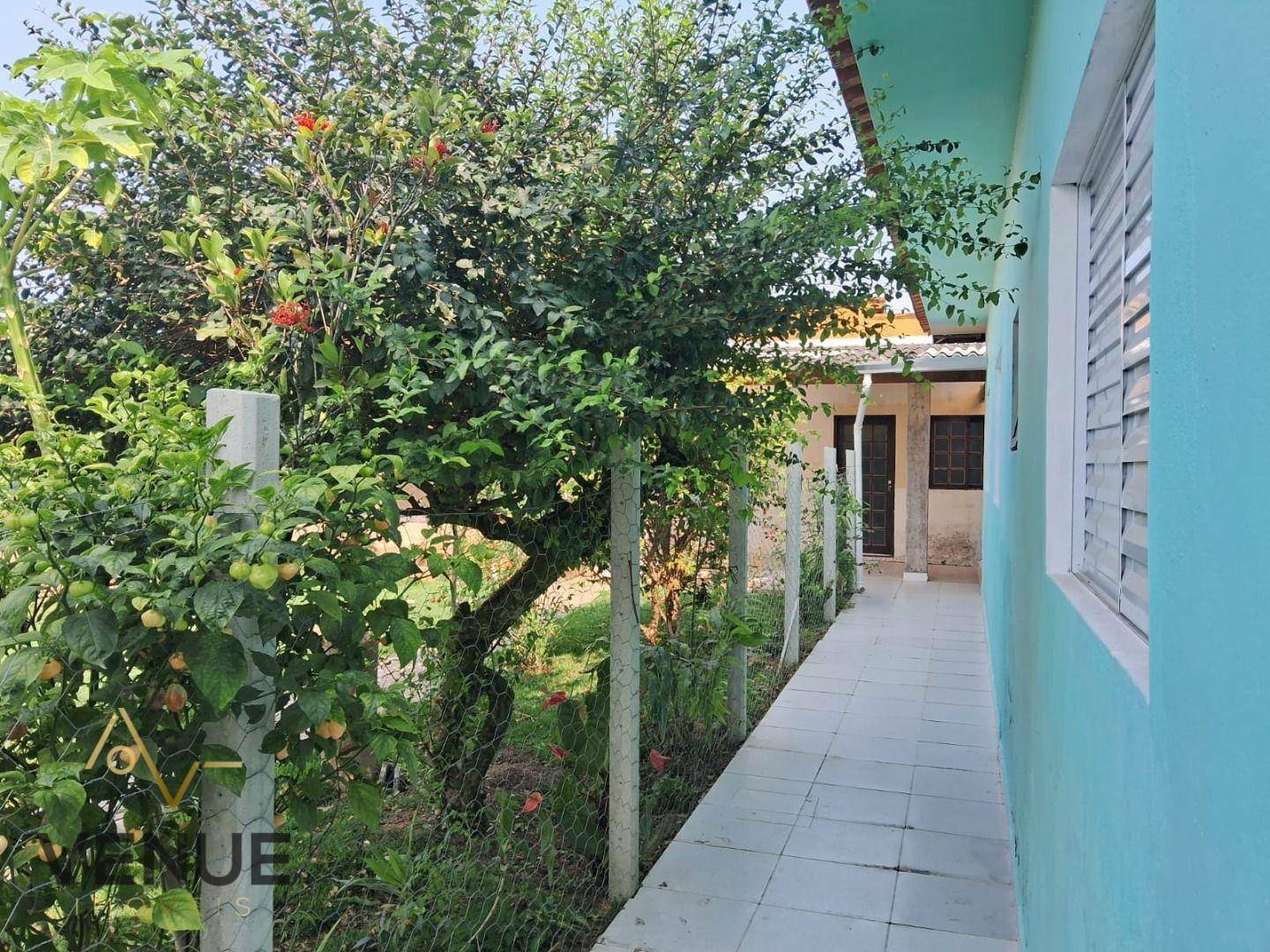 Casa à venda com 3 quartos, 250m² - Foto 2