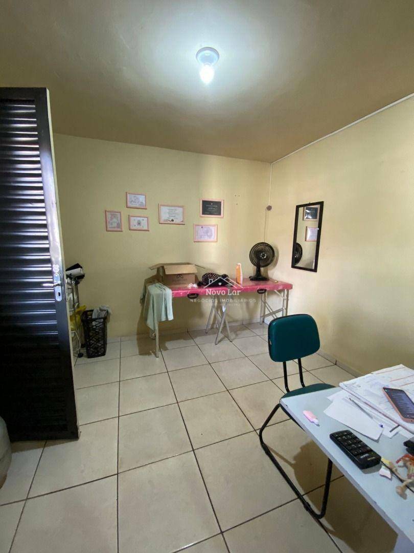 Casa à venda com 5 quartos, 244m² - Foto 17
