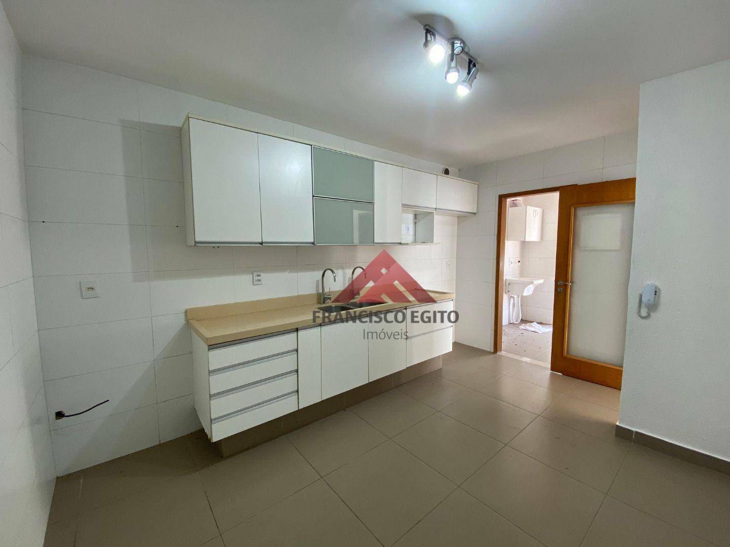 Casa à venda com 4 quartos, 210m² - Foto 23