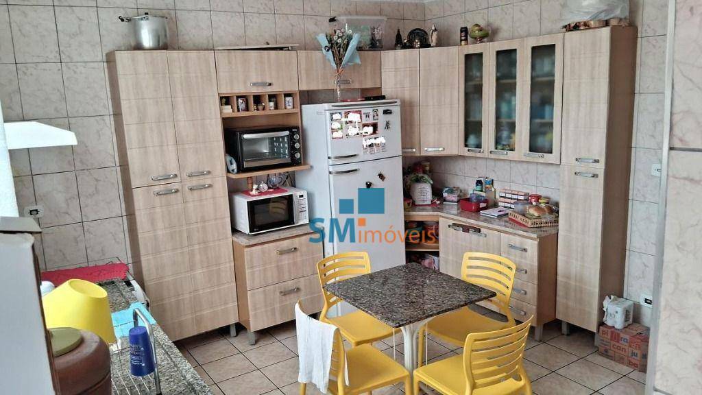 Sobrado à venda com 3 quartos, 250m² - Foto 1