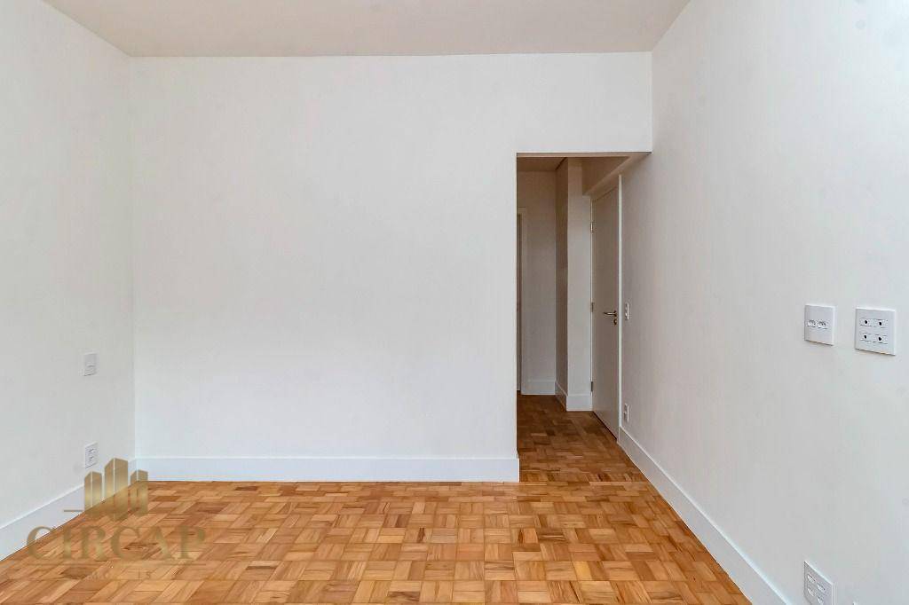 Apartamento à venda com 3 quartos, 200m² - Foto 17