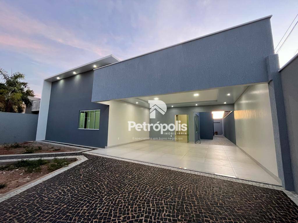 Casa à venda com 3 quartos, 212m² - Foto 1