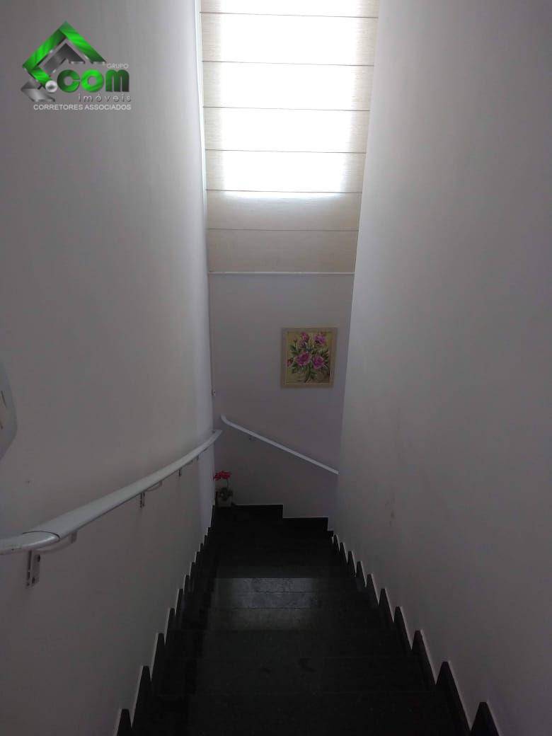 Casa à venda com 3 quartos, 200m² - Foto 18