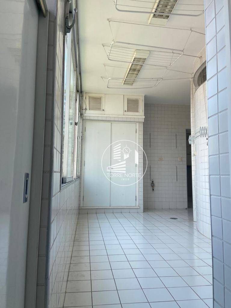 Apartamento à venda com 3 quartos, 218m² - Foto 25