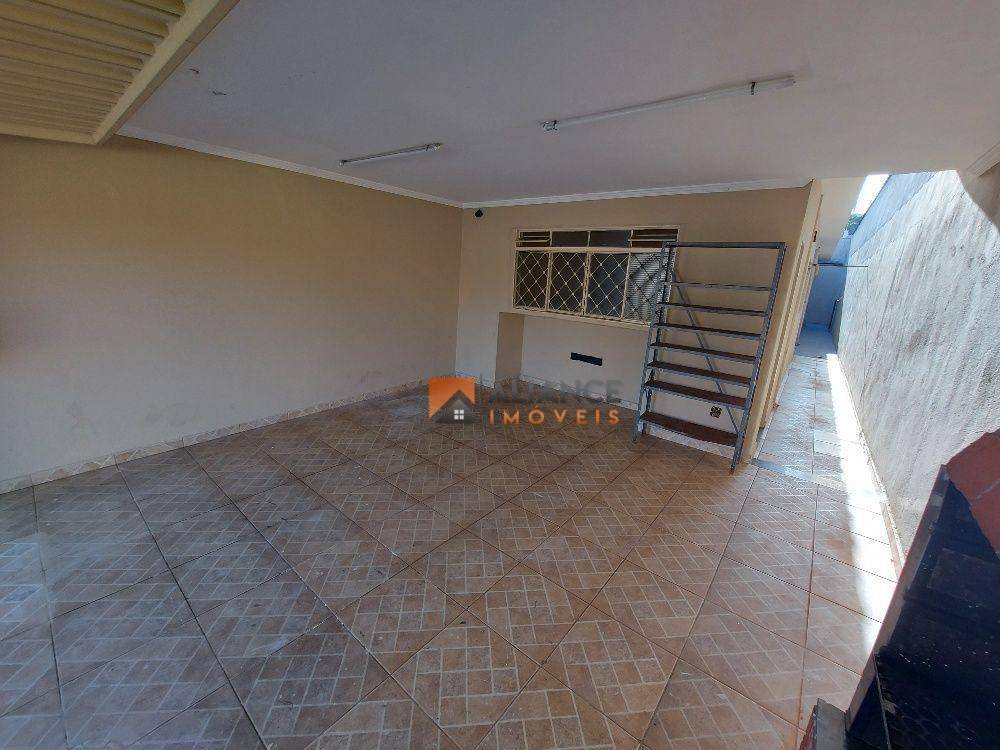 Casa à venda com 2 quartos, 98m² - Foto 3