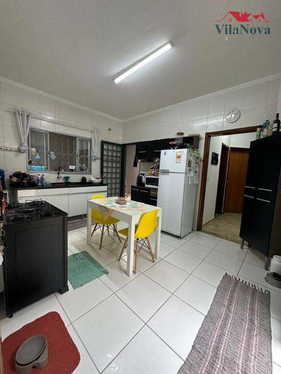 Casa à venda com 3 quartos, 100m² - Foto 1