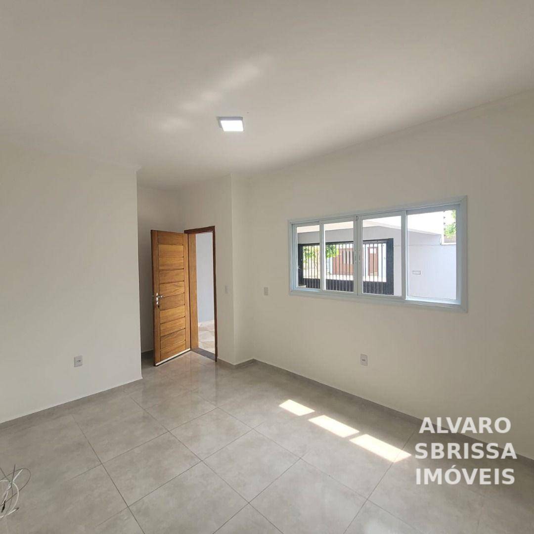 Casa à venda com 3 quartos, 114m² - Foto 1