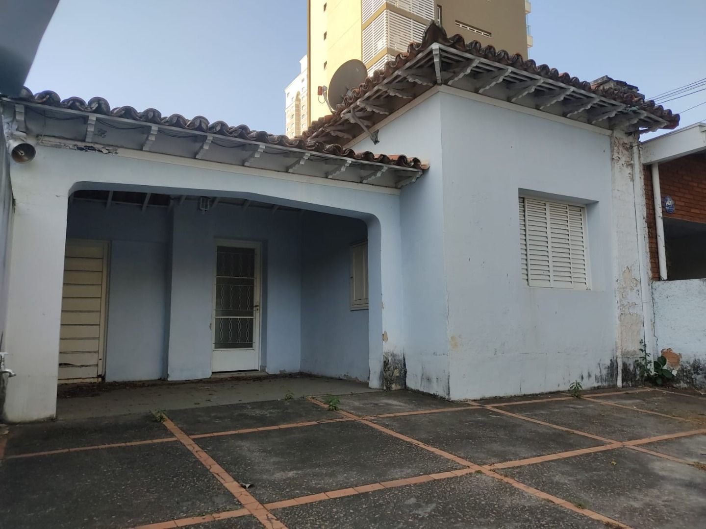 Casa à venda e aluguel com 3 quartos, 237m² - Foto 1