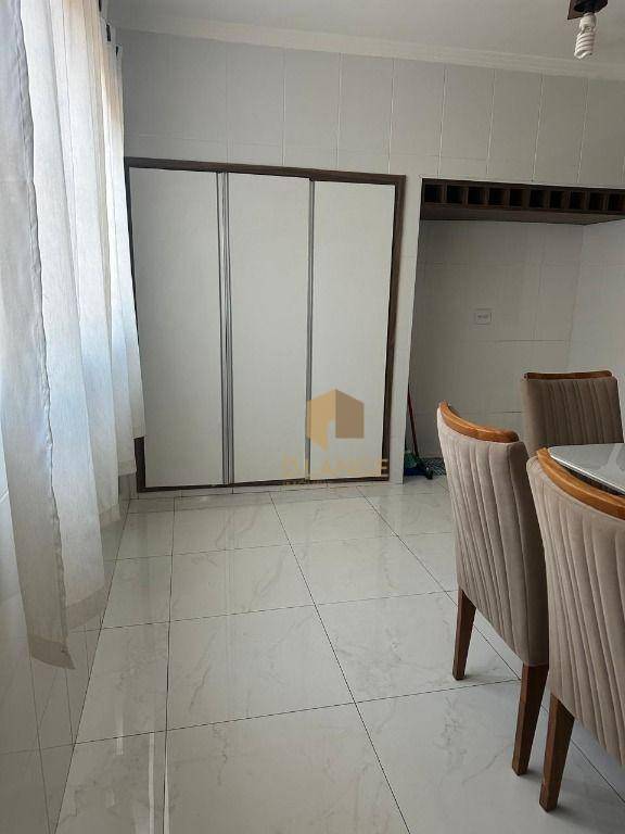 Casa à venda com 4 quartos, 177m² - Foto 5