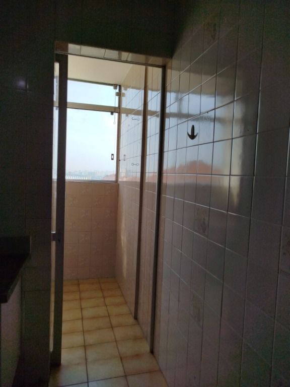 Apartamento para alugar com 2 quartos, 67m² - Foto 13