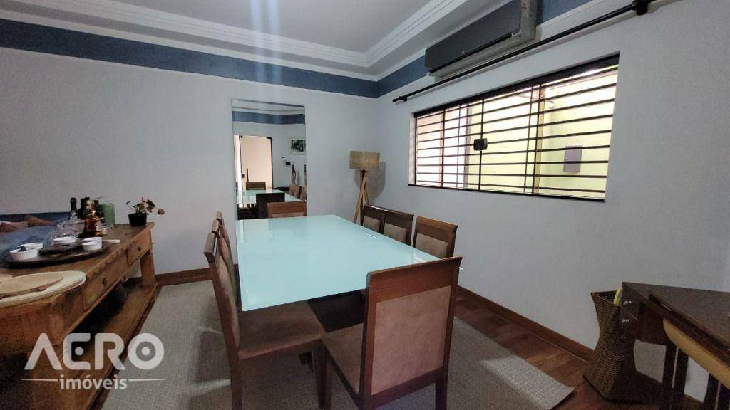 Casa à venda com 4 quartos, 211m² - Foto 6