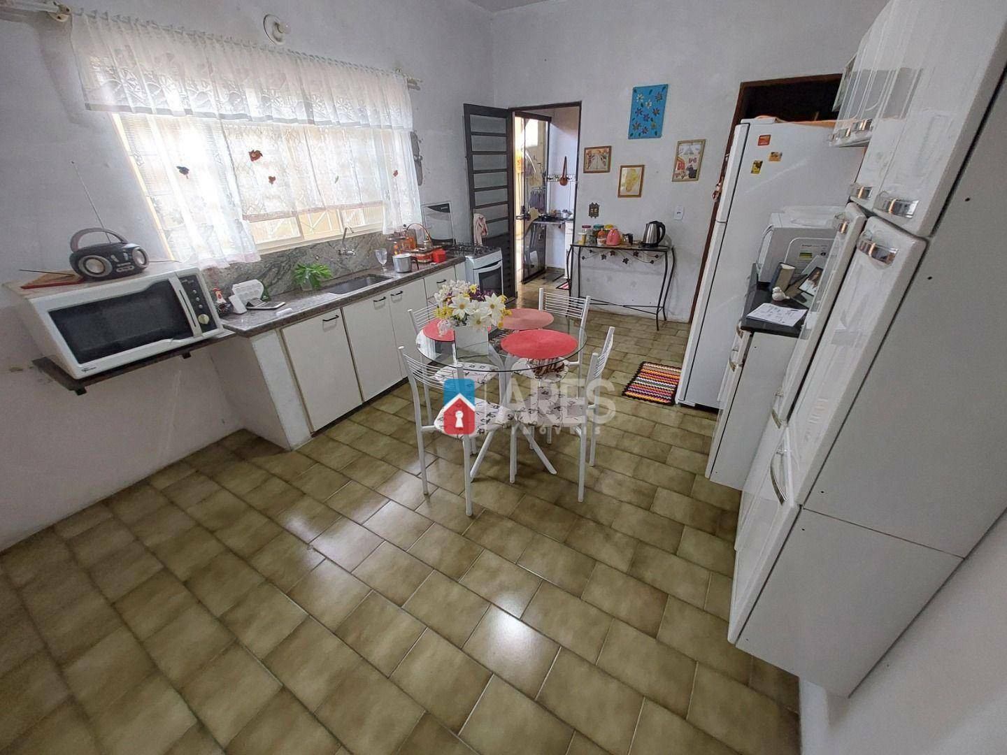 Casa à venda com 3 quartos, 157m² - Foto 3