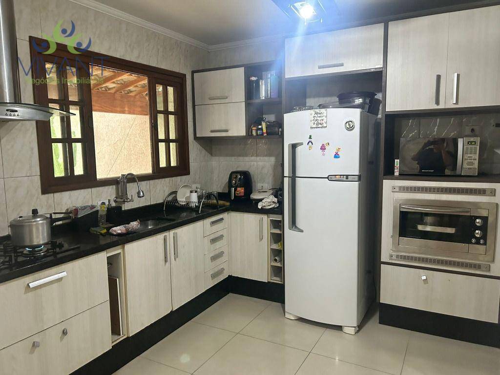 Sobrado à venda com 3 quartos, 234m² - Foto 3