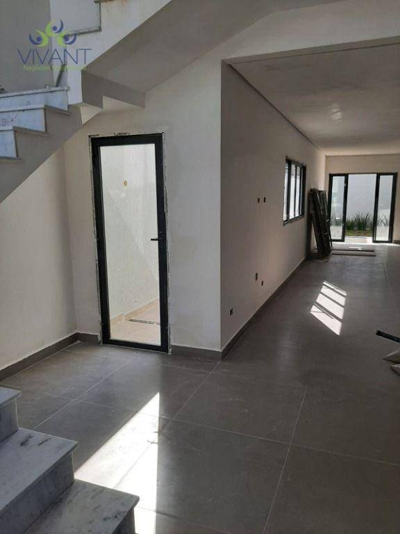 Sobrado à venda com 3 quartos, 120m² - Foto 2