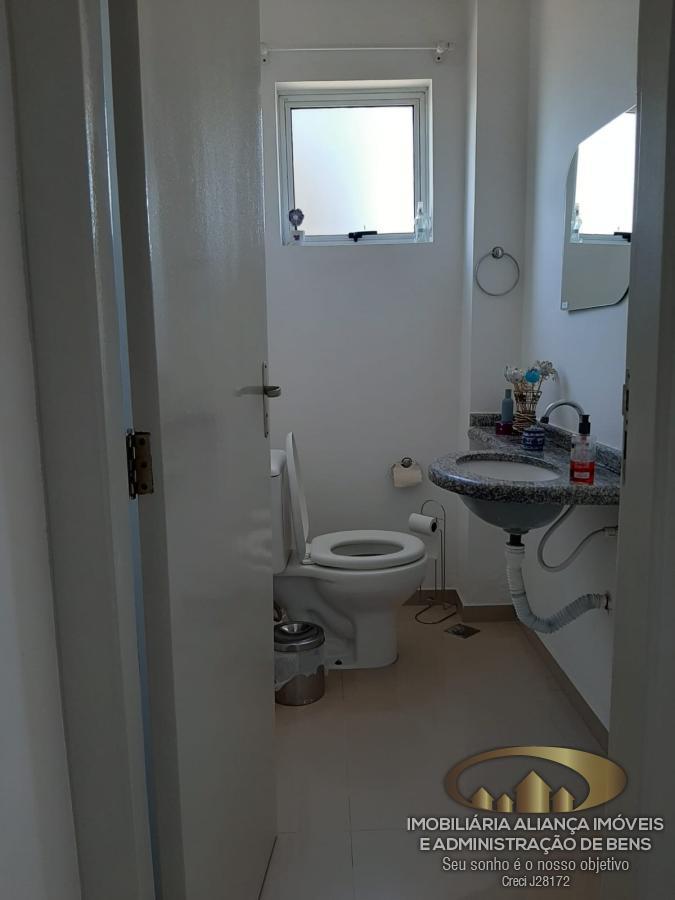 Casa à venda com 3 quartos, 196m² - Foto 2