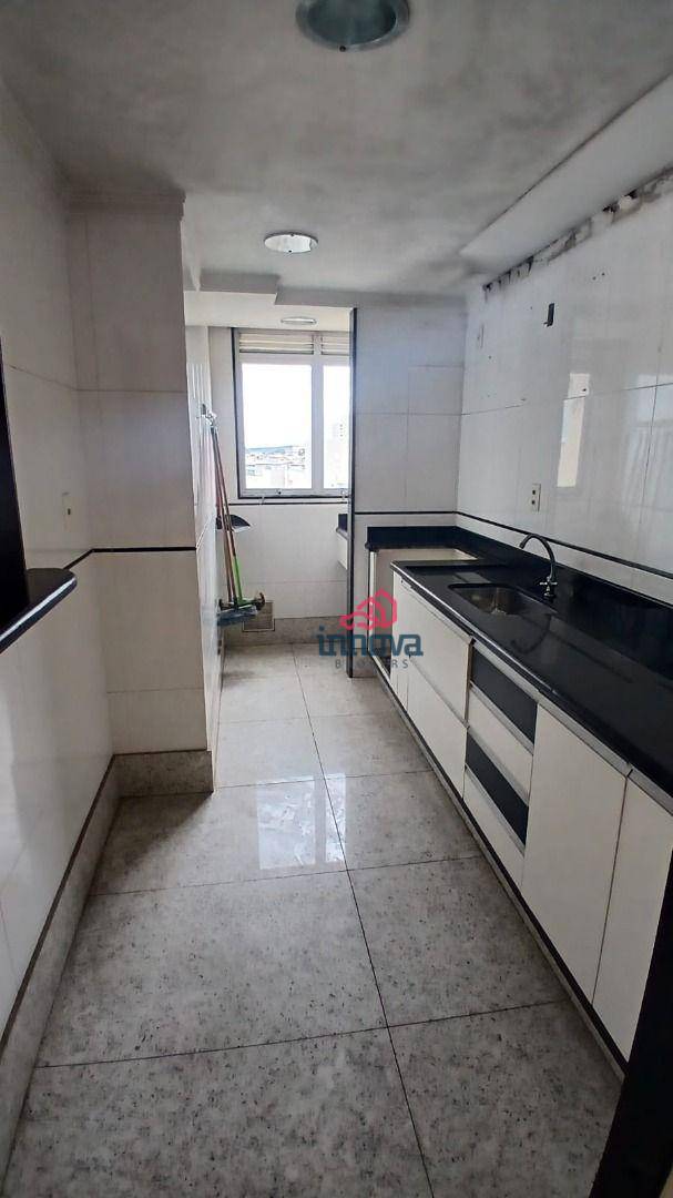 Apartamento à venda com 3 quartos, 182m² - Foto 8