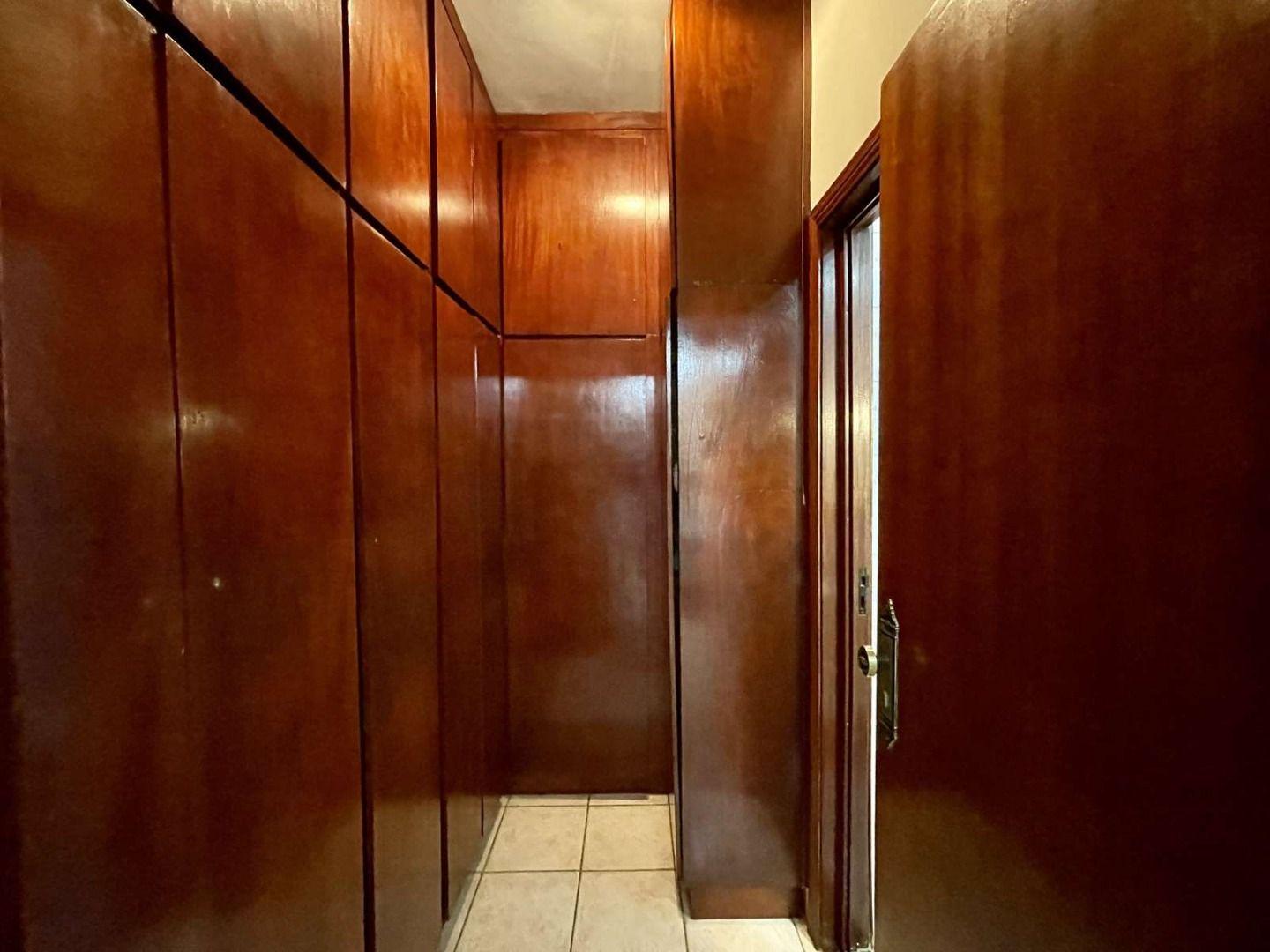 Casa para alugar com 3 quartos, 321m² - Foto 17