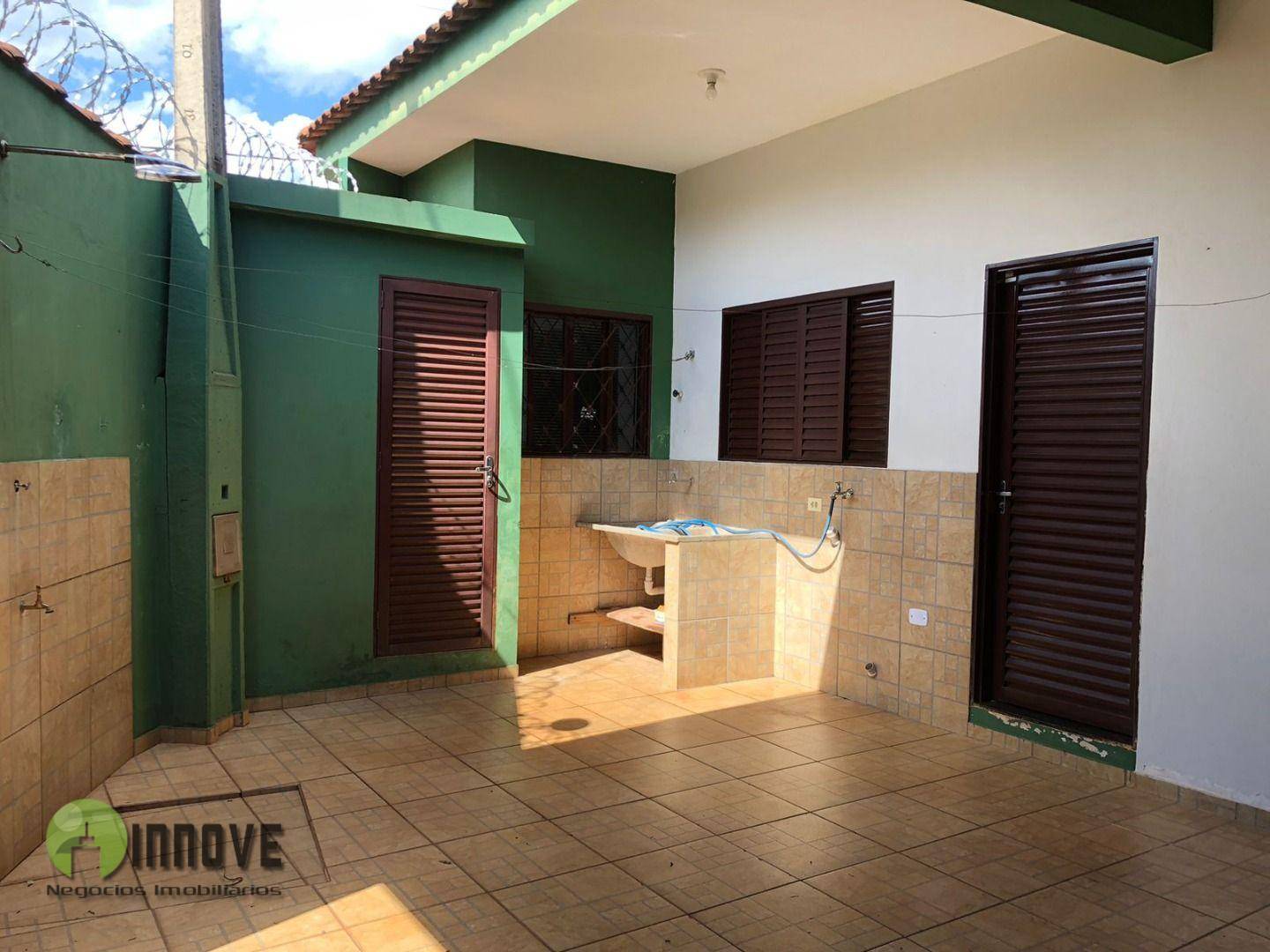 Casa à venda com 2 quartos, 70m² - Foto 2