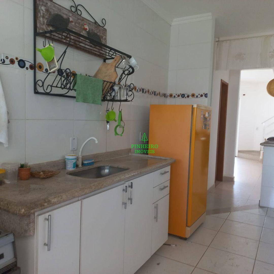 Casa à venda com 3 quartos, 100m² - Foto 4