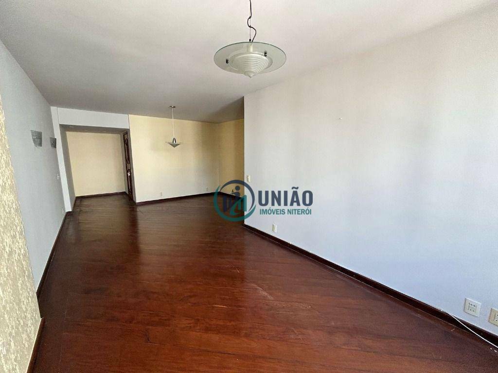 Apartamento à venda com 3 quartos, 130m² - Foto 2