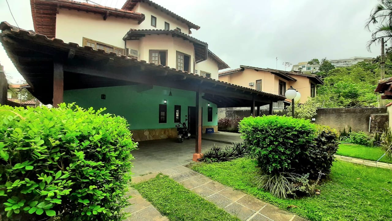 Casa à venda com 4 quartos, 480m² - Foto 1
