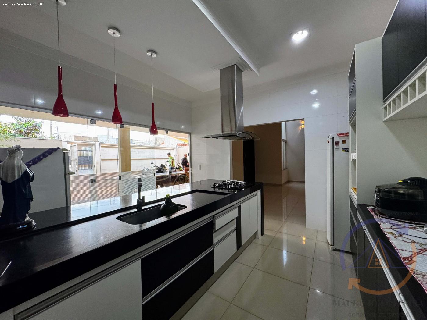 Casa à venda com 3 quartos, 259m² - Foto 4