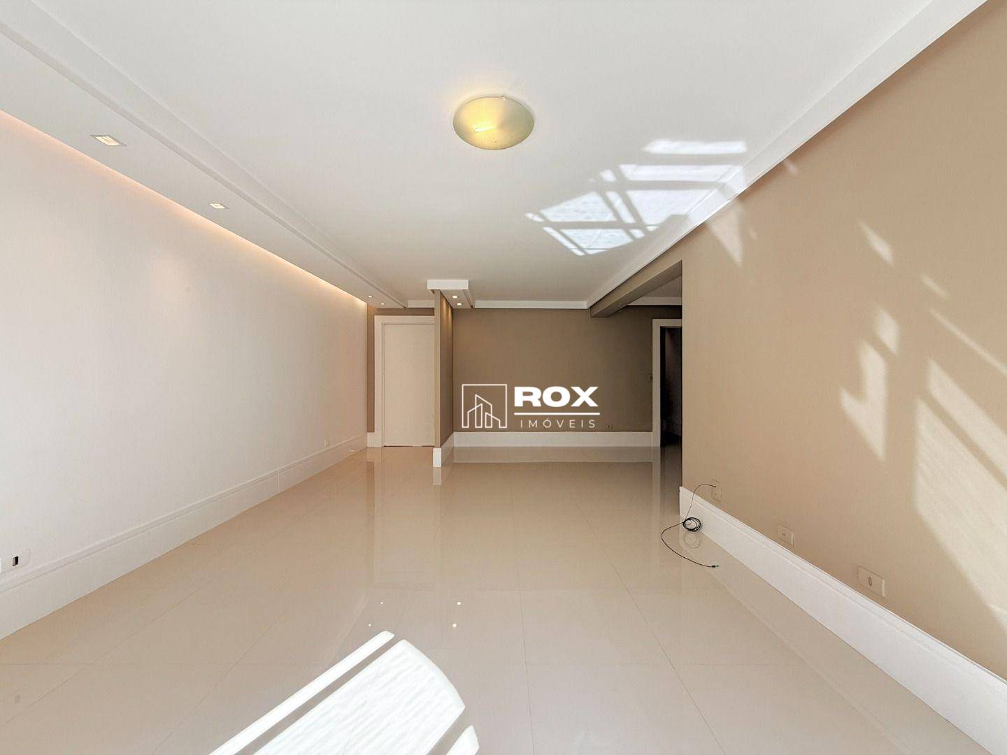 Apartamento para alugar com 3 quartos, 217m² - Foto 1