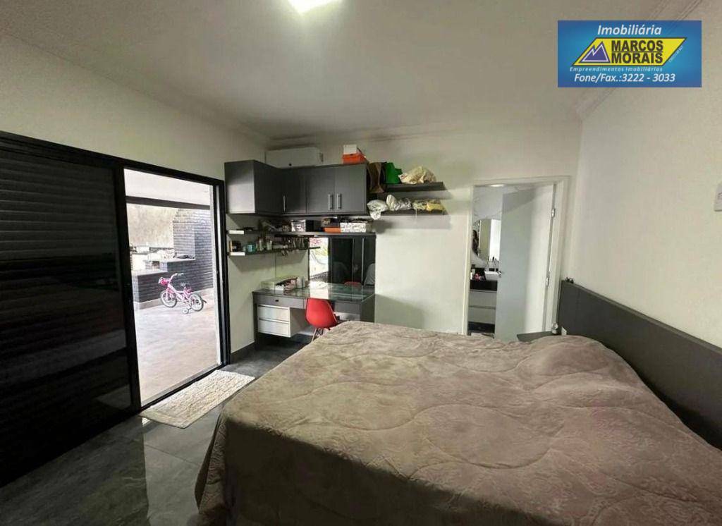 Casa de Condomínio para alugar com 3 quartos, 310m² - Foto 2