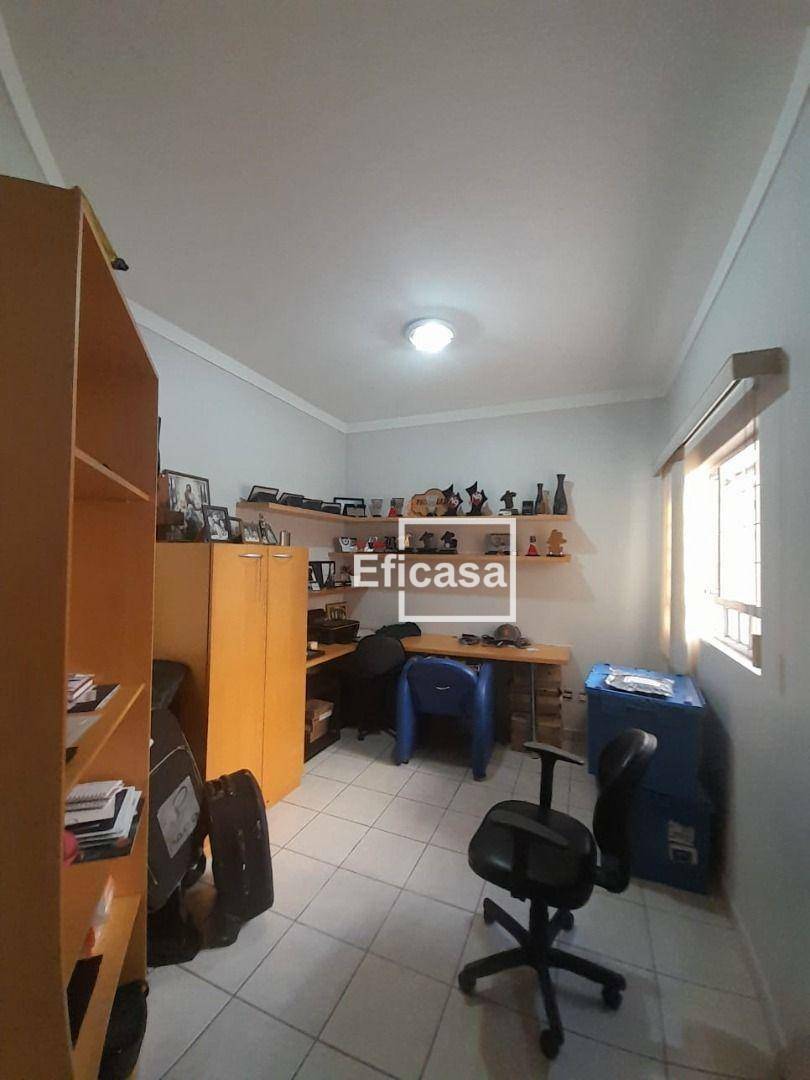 Casa à venda com 3 quartos, 294m² - Foto 4