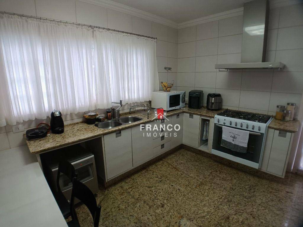 Casa de Condomínio à venda com 3 quartos, 220m² - Foto 17