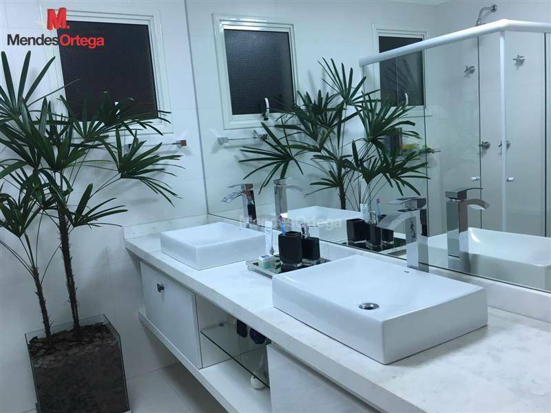 Apartamento para alugar com 3 quartos, 247m² - Foto 13