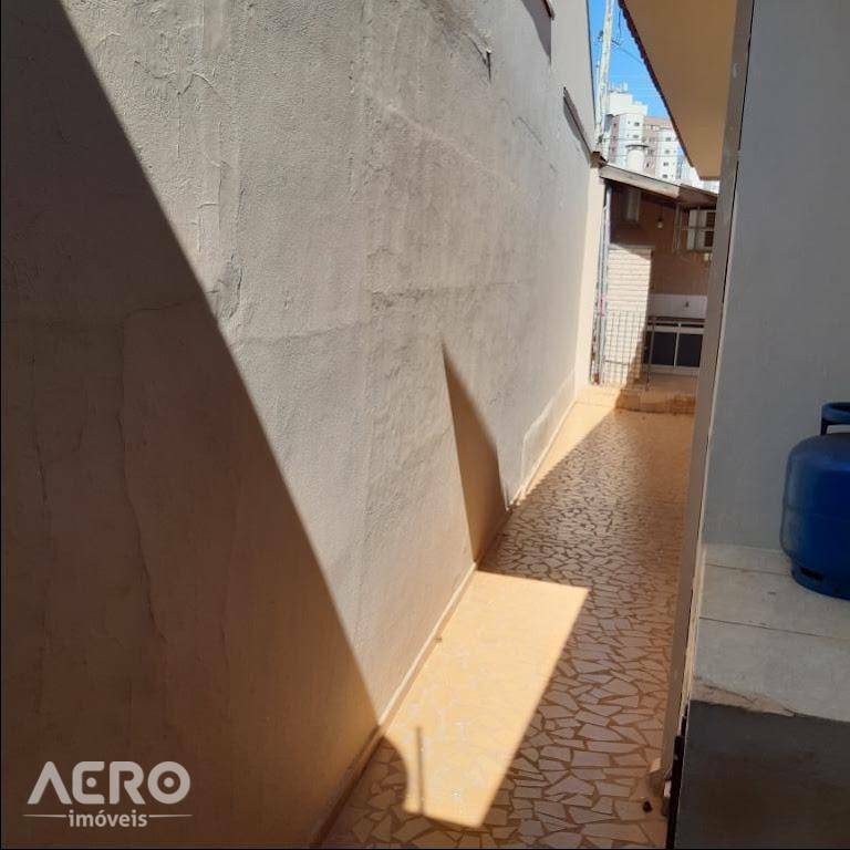Casa à venda com 3 quartos, 186m² - Foto 8