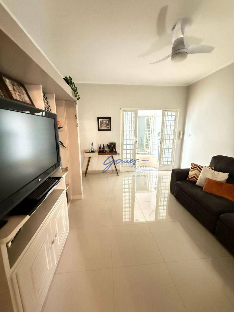 Casa à venda com 3 quartos, 252m² - Foto 2