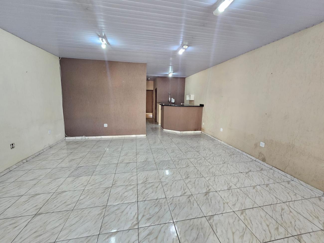 Casa para alugar com 2 quartos, 100m² - Foto 1